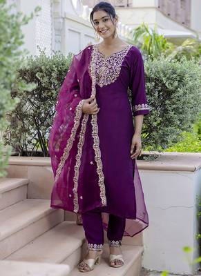 Silk blend magneta casual wear embroidery work kurta set 1