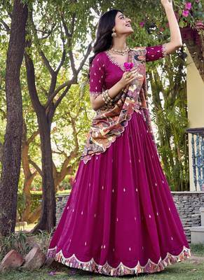 Raani  pink Charm in Vichitra Silk Sequins Embroidery with Kalamkari Border 5