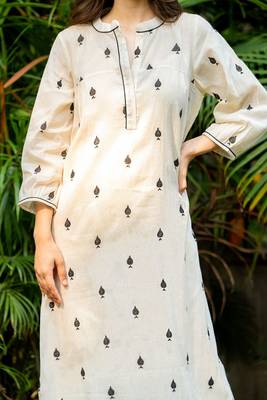 White emboridered cotton straight kurta set 4