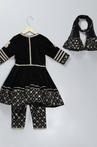 Black embroidered velvet kurta set