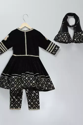 Black embroidered velvet kurta set