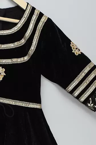 Black embroidered velvet kurta set