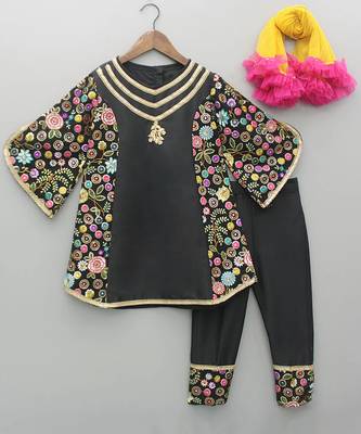 Black embroidered cotton silk kurta set 1