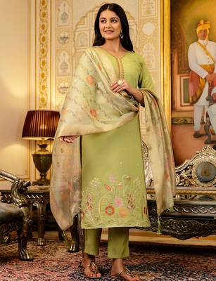 Lemon viscose simer thread embroidered with beads work with printed dupatta kurta pant set 2
