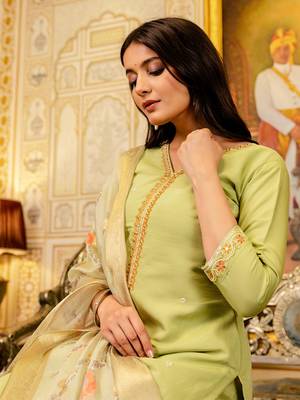Lemon viscose simer thread embroidered with beads work with printed dupatta kurta pant set 4