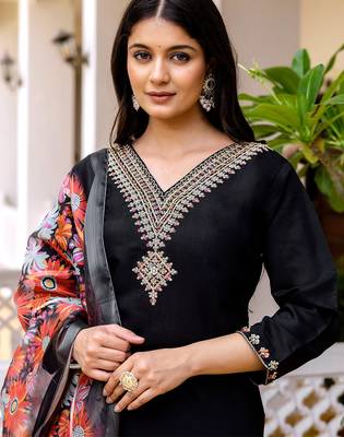 Black viscose chanderi thread embroidered with beads work with printed dupatta kurta pant set 4