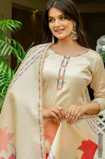 Cream viscose assam silk thread embroidered work with printed dupatta kurta pant set