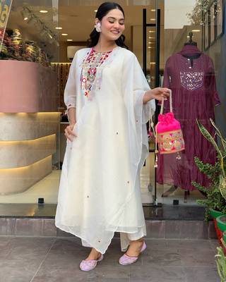 Floral embroidered white round neck chanderi kurta set with trouser & dupatta 1