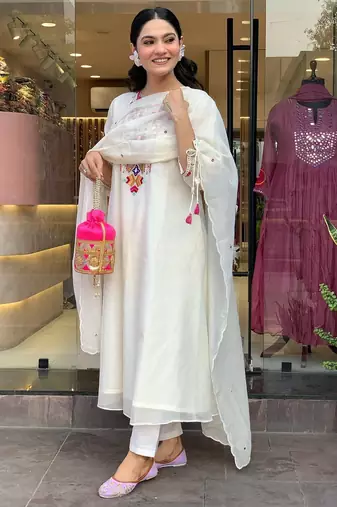 Floral embroidered white round neck chanderi kurta set with trouser & dupatta