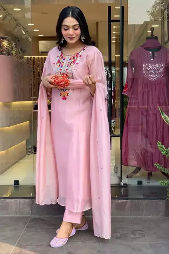 Floral embroidered pink round neck chanderi kurta set with trouser & dupatta