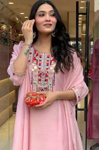 Floral embroidered pink round neck chanderi kurta set with trouser & dupatta