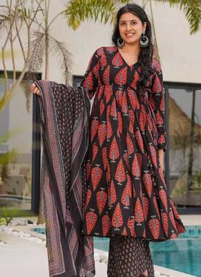Floral printed black v neck cotton kurta set with trouser & dupatta 4
