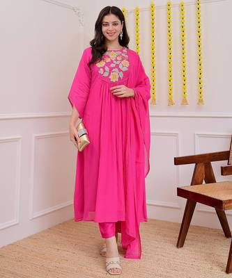 Floral embroidered pink round neck cotton kurta set with trouser & dupatta 2