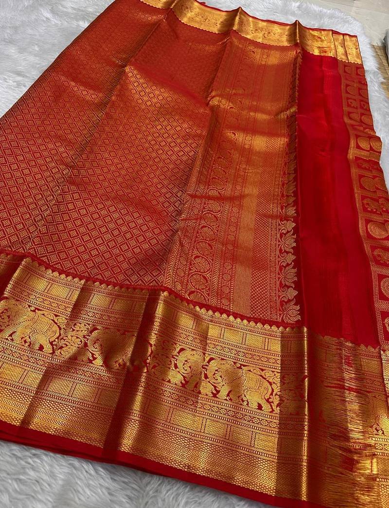 New Designer Woven Art Silk Women's Saree With Blouse Set