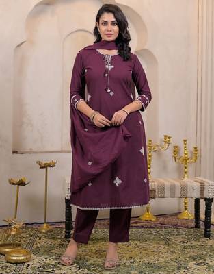 Floral embroidered purple round neck cotton kurta set with trouser & dupatta 1