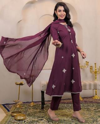 Floral embroidered purple round neck cotton kurta set with trouser & dupatta 3