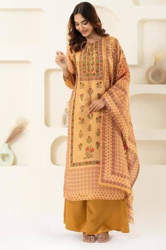 Floral embroidered gold tissue kurta set