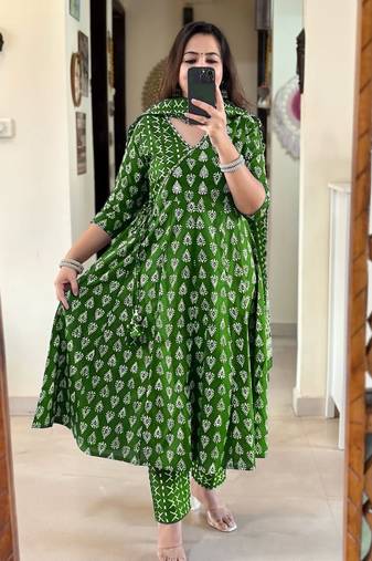 Floral printed green v neck cotton kurta set with trouser