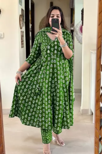 Floral printed green v neck cotton kurta set with trouser