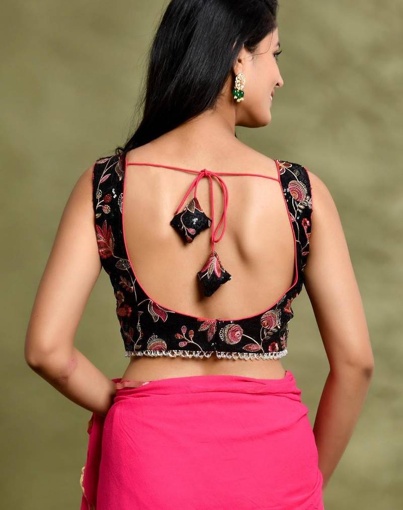 Embroidered Sweetheart Neck Saree Blouse