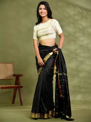Embellished Round Neck Padded Saree Blouse 1