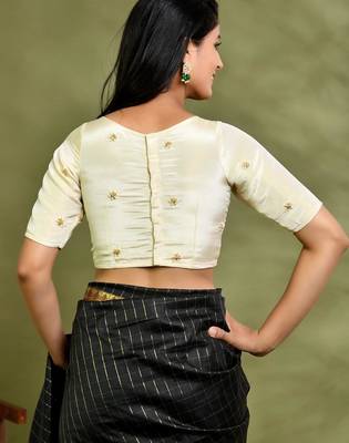 Embellished Round Neck Padded Saree Blouse 2