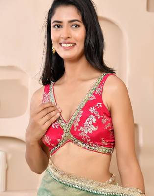 Woven Designed Banarsi V-Neck Padded Saree Blouse 3