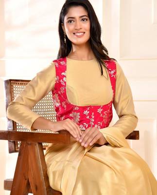 Woven Designed Round Neck Banarsi Jacket With Golden Blouse 5