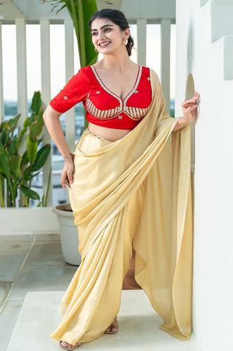 Embroidered Sweeteart Neck Saree Blouse