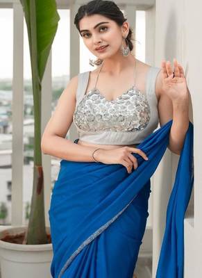 Women Embellished Sweetheart Neck Saree Blouse 3