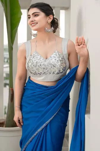 Women Embellished Sweetheart Neck Saree Blouse