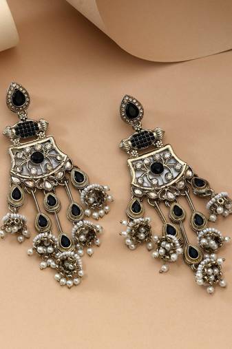Black color kundan earrings