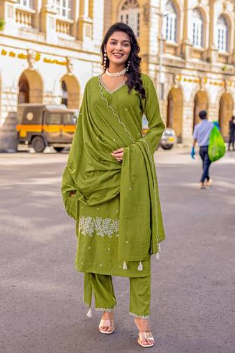 Women Viscos Slub Thread & Hand Work Kurta & Pent With Dupatta
