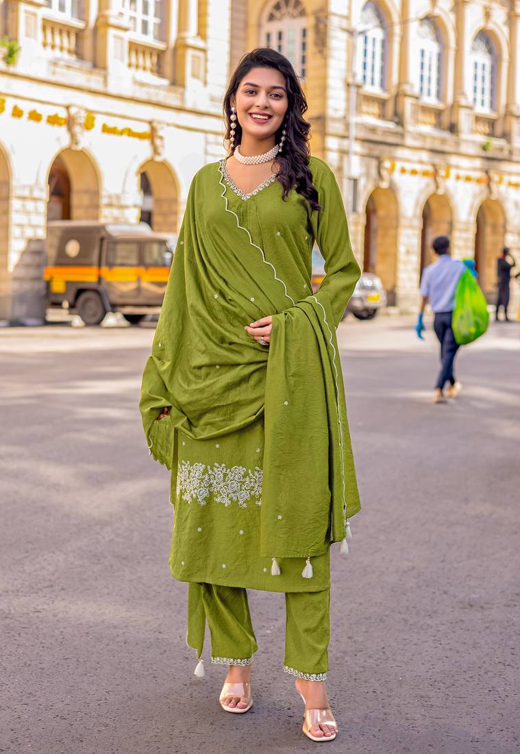 Women Viscos Slub Thread & Hand Work Kurta & Pent With Dupatta
