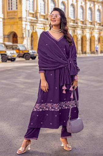 Women Viscos Slub Thread & Hand Work Kurta & Pent With Dupatta