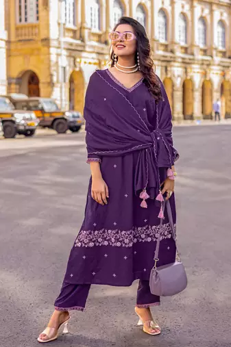 Women Viscos Slub Thread & Hand Work Kurta & Pent With Dupatta