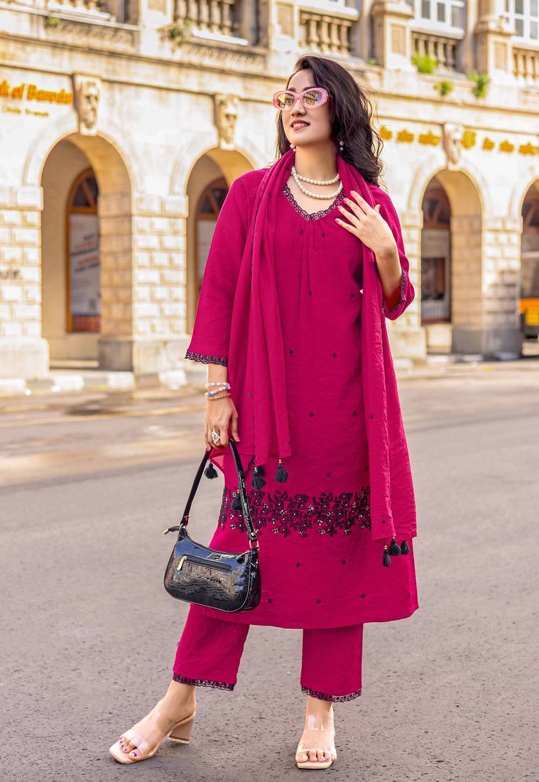 Women Mul Chanderi with thread work & Khatli Work Kurta With Trouser & With Dupatta