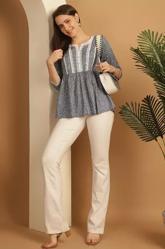 Grey & white women's pure cotton bandhani printed short top