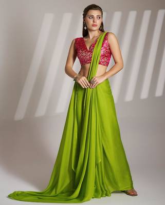 green chiffon saree with tassels and blouse 3