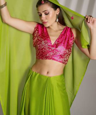 green chiffon saree with tassels and blouse 5