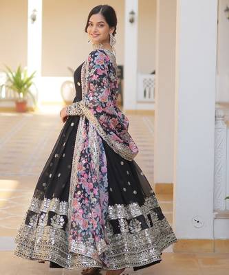 Black Zari Sequins Heavy Embroidered Gown Set     Designer Wear 3