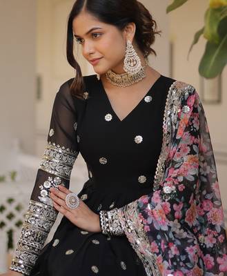 Black Zari Sequins Heavy Embroidered Gown Set     Designer Wear 4