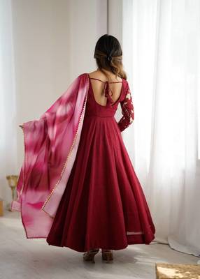 Designer Gown Suit Set Wedding Wear Beautiful Gown Set  3