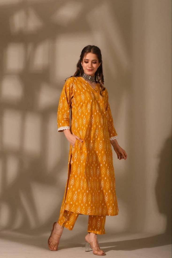 Women's v neck printed knee length kurta set