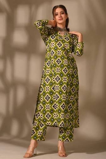 Floral printed v neck knee legth kurta set