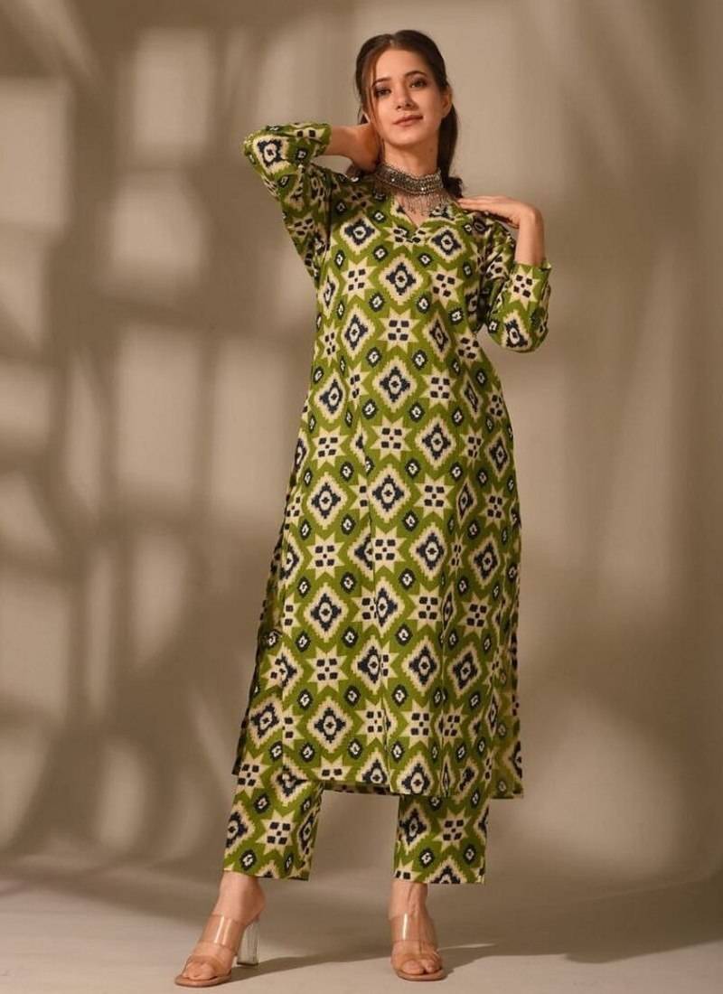 Floral printed v neck knee legth kurta set