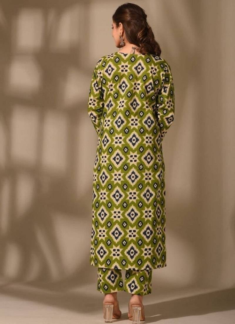 Floral printed v neck knee legth kurta set