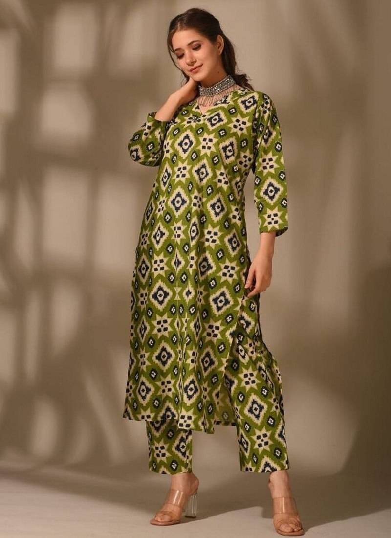 Floral printed v neck knee legth kurta set