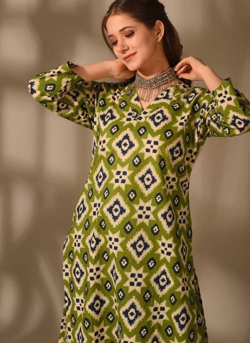 Floral printed v neck knee legth kurta set