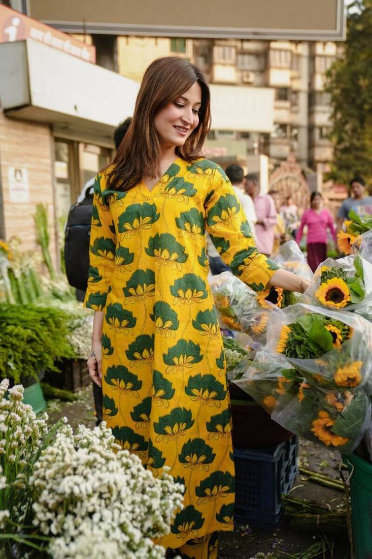 Women's floral printed rayon kurta set